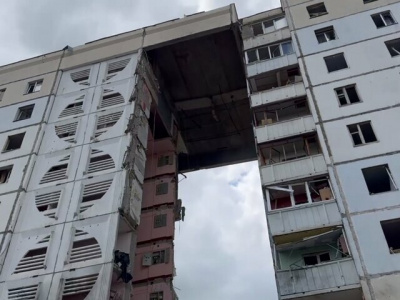 Подъезд жилого дома рухнул в Белгороде после попадания снаряда ВСУ