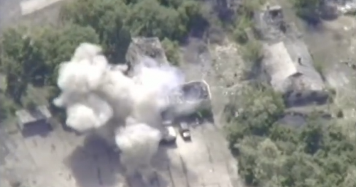 уничтоженные каратели всу 2021. видео уничтожения техники. подбитые танки и бтр на украине. кадры уничтожения всу с беспилотника. видео уничтожения техники.