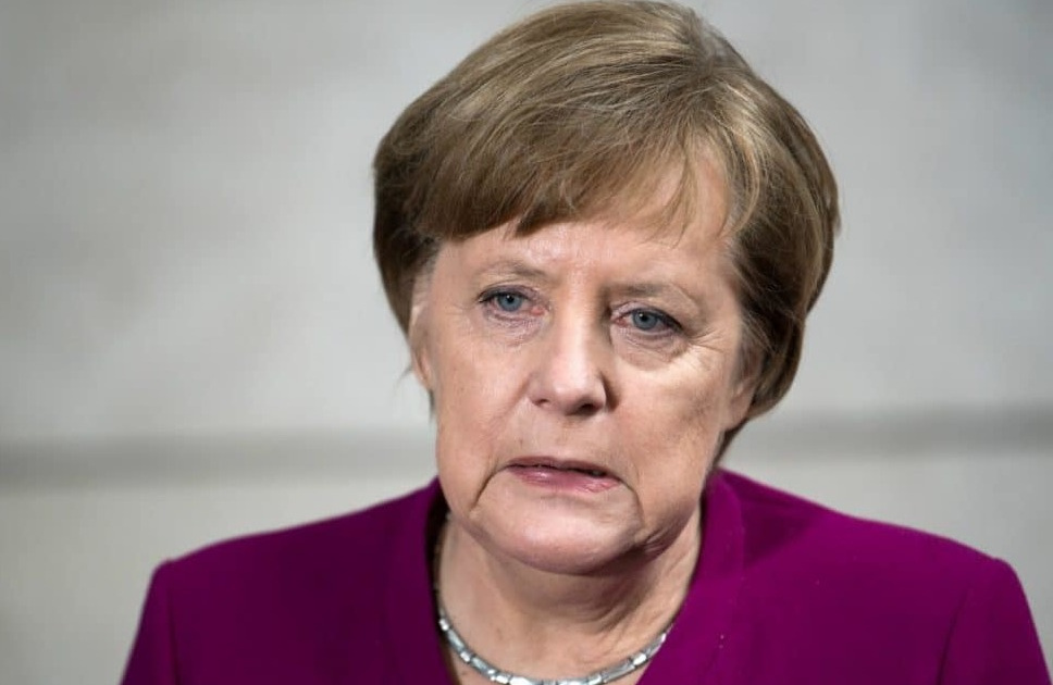 Канцлер это определение. Жена канцлера германии. Указ меркель. Канцлер германии шольц с женой. Канцлер болезнь.