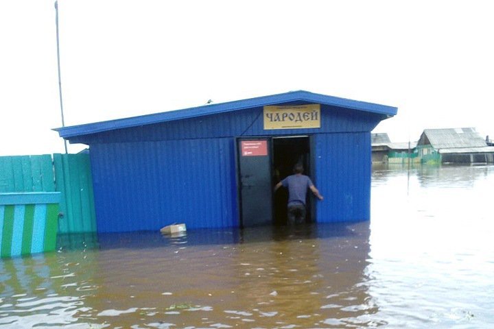 Половодье город кургана. Паводок в городе. Затопление в с Звериноголовское. Наводнение Байкальск. Хоронхой наводнение.