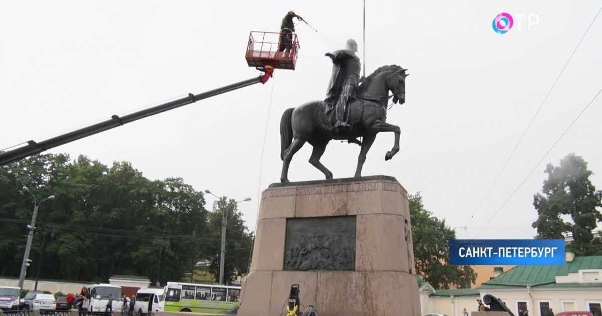 Памятник александру невскому в минске. Памятник Александру Невскому beliy. Памятник Александра Невского в Риге. Памятник Александру Невскому в Санкт-Петербурге два. Памятник Александру Невскому в Мариуполе.