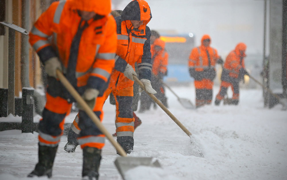 Выпавший снег впр. Новосибирск снег 26 сентября. Снежок в июне. Выпавший снег впр. Ирбит 26 апреля снег выпал.