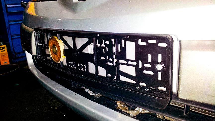 Откидная рамка номерного знака со скрытыми петлями. Шторка для номера автомобиля. Рамка для скрытия номера автомобиля. 217. Шторка на гос номер stealth-007 артикул.