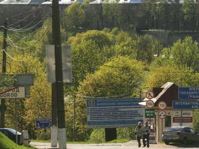 Эстонцы отказываются от своего паспорта и уезжают в Россию