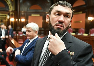 Чеченские политики отреагировали на задержание главы МЧС Цакаева