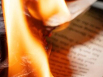 На Ставрополье пьяные студенты сожгли "Новый завет" в мангале