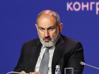Премьеру Армении Пашиняну дали час на отставку