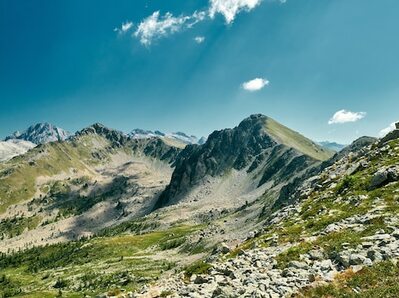 Захватывающее зрелище: канатная дорога на курорте в Карачаево-Черке...