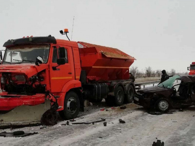 Granta врезалась в КАМАЗ: подробности смертельного ДТП