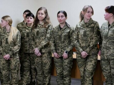 Украинских женщин начнут отправлять на фронт — партнерский материал